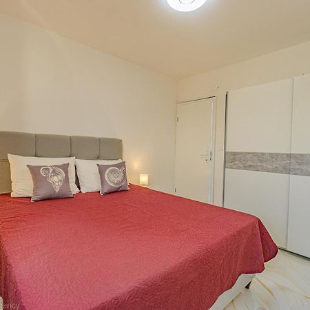 Ivica Super Comfortable, Newly Furnished Apartment In A Top Location Metajna Exterior foto